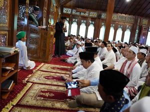 Salat Id di Hambalang, Prabowo Santuni Anak Yatim