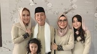 Ayu Ting Ting dan keluarga tak kalah tampil kompak. Foto: Instagram