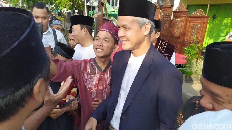 Terima Banyak Protes, Ganjar Usul Mendikbud Gelar Rakor Nasional PPDB Terima Banyak Protes, Ganjar Usul Mendikbud Gelar Rakor Nasional PPDB
