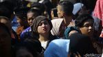 Warga Berpanas-panas Demi Bersalaman dengan Jokowi