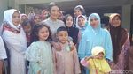Gaya Lebaran Para Selebriti hingga Krisdayanti Bagi-bagi THR