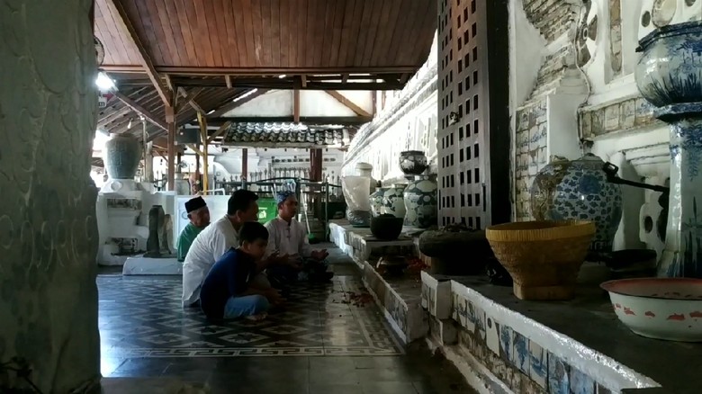 Makam Sunan Gunung Jati Cirebon Ditutup Sementara