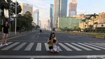Potret Heboh Warga Foto-foto di Tengah Jalan Saat Lebaran
