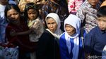 Warga Berpanas-panas Demi Bersalaman dengan Jokowi
