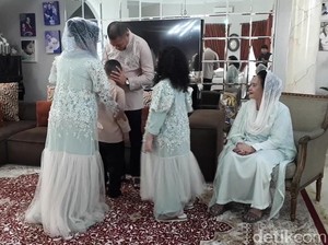 Minta Maaf ke Ibu, Krisdayanti Menangis