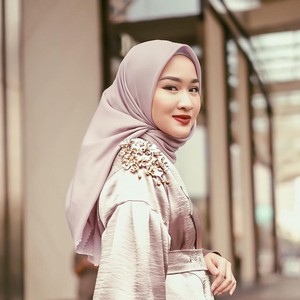 5 Tutorial Hijab Segi Empat yang Simpel Hingga Syari 5 Tutorial Hijab Segi Empat yang Simpel Hingga Syari