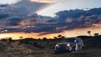 Area ini disebut tepat menjadi tempat pengujian Defender karena banyak lintasan rusak, lereng berbatu, tepi sungai berlumpur dan hutan lebat. Foto: Dok. Land Rover