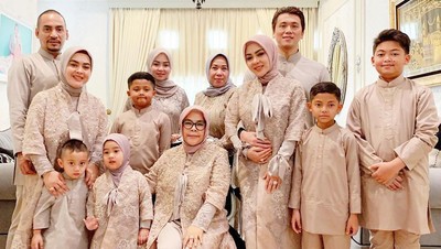 Gaya Lebaran Selebriti, Sophie Turner, Dewi Perssik hingga Bradley Cooper