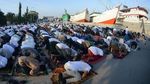 Khusyuknya Umat Muslim Salat Id di Penjuru Nusantara