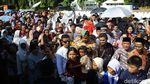 Warga Berpanas-panas Demi Bersalaman dengan Jokowi