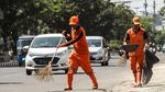 Melihat Aksi Pasukan Oranye Tangani Sampah di Hari Lebaran