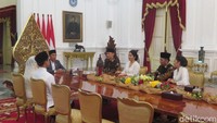 Putra Presiden ke-6 Susilo Bambang Yudhoyono (SBY), Agus Harimurti Yudhoyono (AHY) dan Edhie Baskoro Yudhoyono (Ibas) juga hadir usai berziarah ke makam almarhumah ibunda mereka Ani Yudhoyono. (Foto: Noval/detikcom)