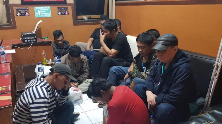 Polres Tasikmalaya Amankan 25 Orang Saat Pesta Miras Malam Takbiran Polres Tasikmalaya Amankan 25 Orang Saat Pesta Miras Malam Takbiran