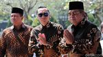 SBY, AHY dan Ibas Kompak Berbatik Saat Ziarah ke Makam Ani Yudhoyono