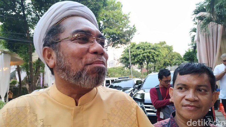 Ngabalin: Kenapa Mesti Pemerintah Dibebani Pemulangan Habib Rizieq? Ngabalin: Kenapa Mesti Pemerintah Dibebani Pemulangan Habib Rizieq?