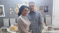Kebersamaan Krisdayanti dengan sang suami, Raul Lemos. Foto: Asep/detikHOT