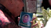 Ainun meninggal dunia di Munchen, Jerman, 22 Mei 2010 di usia 72 tahun. Makam Ainun berdekatan dengan makam istri Presiden ke-6 RI Susilo Bambang Yudhoyono (SBY), Ani Yudhoyono.