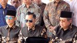 Haru di Kalibata Saat SBY Ziarah ke Makam Ani Yudhoyono