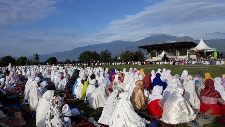 Khatib Salat Id di Pengungsian Gempa Palu Minta Warga Tabah Hadapi Bencana Khatib Salat Id di Pengungsian Gempa Palu Minta Warga Tabah Hadapi Bencana