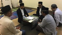 Kegiatan ketika seorang warga Jepang ingin menjadi mualaf dan membaca 2 kalimat syahadat (Anggita Aninditya/Istimewa)