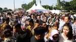 Warga Berpanas-panas Demi Bersalaman dengan Jokowi