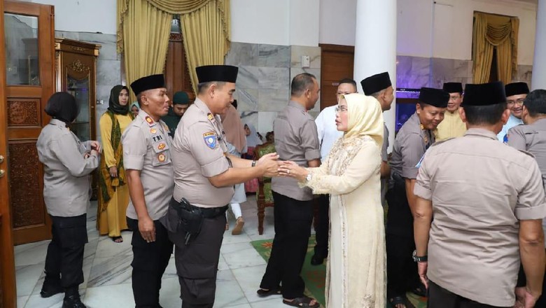 Bupati Serang Ingin Idul Fitri Bisa Satukan Perbedaan Pascapemilu Bupati Serang Ingin Idul Fitri Bisa Satukan Perbedaan Pascapemilu