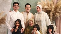 Olla Ramlan dengan keluarganya. Foto: Instagram