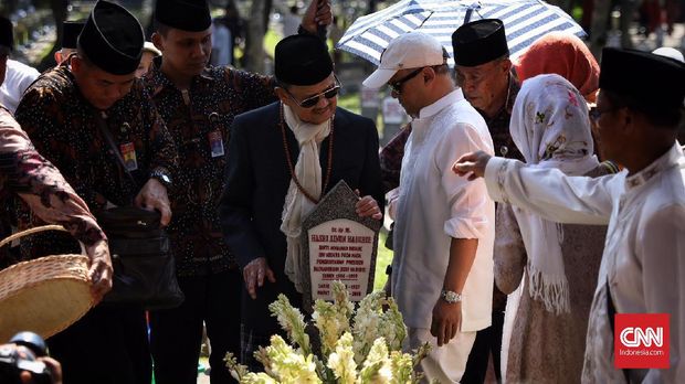 Sepenggal Kenangan Terakhir BJ Habibie di Istana