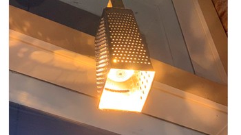 Mirip juga dengan lampu gantung ini. Foto: istimewa