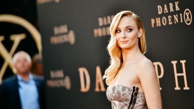 Pesona Kecantikan Sophie Turner