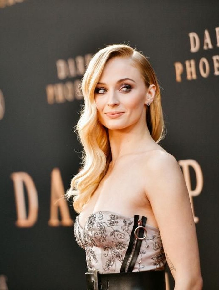 1153778089 HOLLYWOOD, CALIFORNIA - JUNE 04: (EDITORS NOTE: Image has been processed using digital filters) Sophie Turner attends the premiere of 20th Century Foxs Dark Phoenix at TCL Chinese Theatre on June 04, 2019 in Hollywood, California. (Photo by Matt Winkelmeyer/Getty Images)