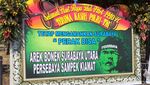 Potret Deretan Karangan Bunga Terima Kasih kepada TNI-Polri di Suramadu