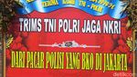 Potret Deretan Karangan Bunga Terima Kasih kepada TNI-Polri di Suramadu