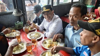 Menhub Cek Terminal Kampung Rambutan hingga Makan Bareng Sopir