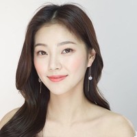 Belum lama ini, Lee Chae Eun tampil di acara Taste of Love sebagai teman kencan aktor Oh Chang Seok. Pembawa acara tersebut pun menyebutnya mirip dengan Irene Redvelvet. (Foto: Instagram/@c_eeeun)