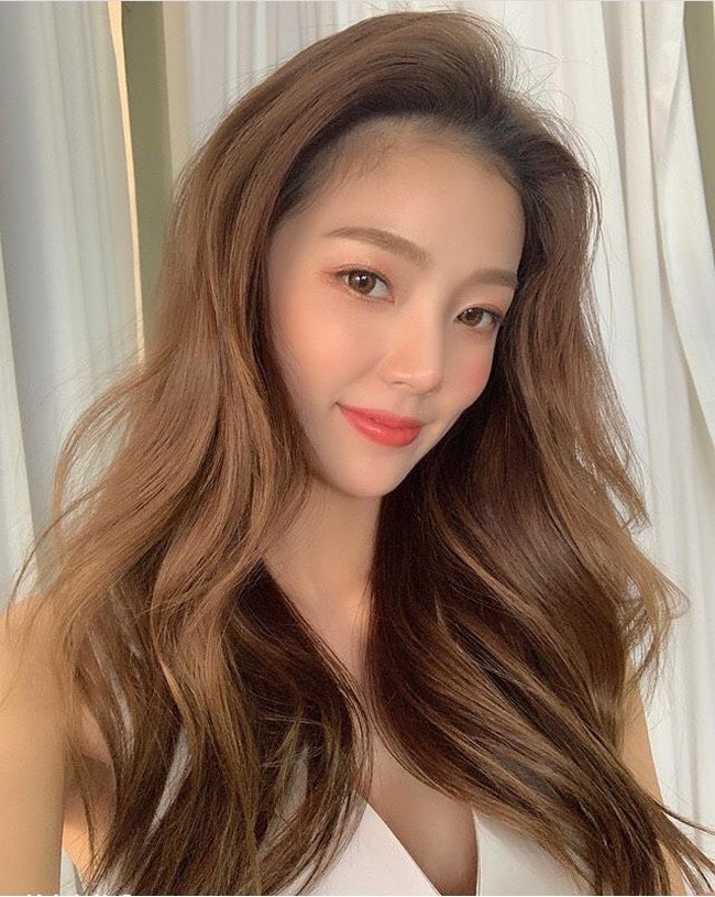 Lee Chae Eun awalnya merupakan seorang guru TK, tetapi beralih kariernya menjadi model. (Foto: Instagram/@c_eeeun)