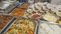 Buka puasa bersama oleh Komunitas Muslim Indonesia – Milan (KMIM) adalah obat kangen makanan Tanah Air (Lisana Shidqina/Istimewa)