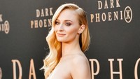 Sophie Turner tampil menawan di gelaran red carpet X-Men: Dark Phoenix di Los Angeles belum lama ini. (Photo by Matt Winkelmeyer/Getty Images)