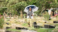 Mereka datang dari berbagai daerah seperti Banten, Bogor, Cirebon dll.