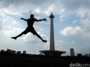 Pengunjung Serbu Monas di Hari Kedua Lebaran