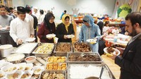 Acara buka puasa bersama. Ramadhan di Italia adalah momen berkenalan dengan umat Islam dari seluruh dunia (Lisana Shidqina/Istimewa)
