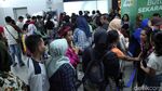 Lebaran Hari Kedua, Penumpang MRT Membludak