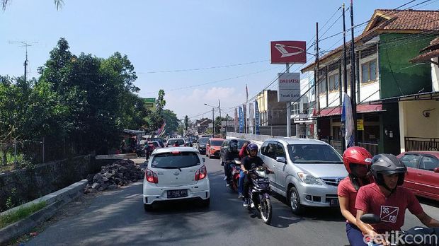 Jalur Wisata Garut Padat, Polisi Terapkan Sistem <i>One Way<i/>