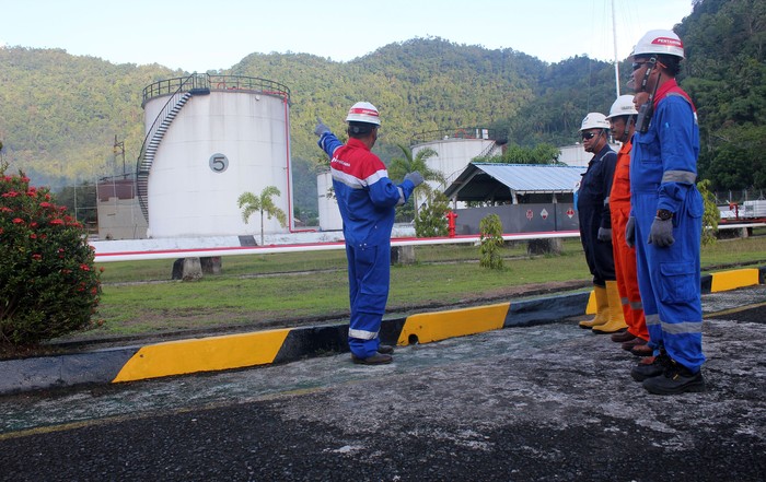 Melihat Pegawai Pertamina  di Pulau Terluar Kerja saat 