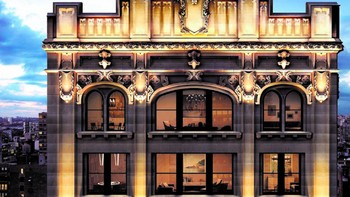 Tampak kemewahan yang dipancarkan bagian luar apartemen itu. Tak salah jika harganya selangit. Foto: Street Easy