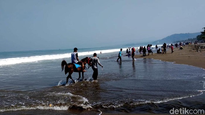 Atraksi pelabuhan ratu