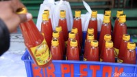 Bir pletok yang dibuat dari campuran beberapa rempah seperti jahe, daun pandan wangi, dan serai juga dapat ditemui di Setu Babakan.