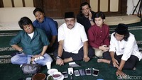Acara Halal Bi Halal ini digelar dalam rangka penayangan film Si Doel The Movie 2 yang sedang tayang di bioskop. Foto: (Palevi/detikHOT)