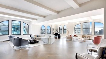 Ada 5 kamar tidur dan 5 kamar mandi mewah di dalamnya. Foto: Street Easy