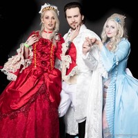 Vampir ini hidup dari energi, vampir cenayang, dan ada juga vampir yang hidup dari seksualitas, bukan hanya aksi seks, tapi energi dari rangsangan (seks), jelas Daley, seperti dikutip dari Metro. (Foto: Instagram/@daleycatherine, @thelogansouth)